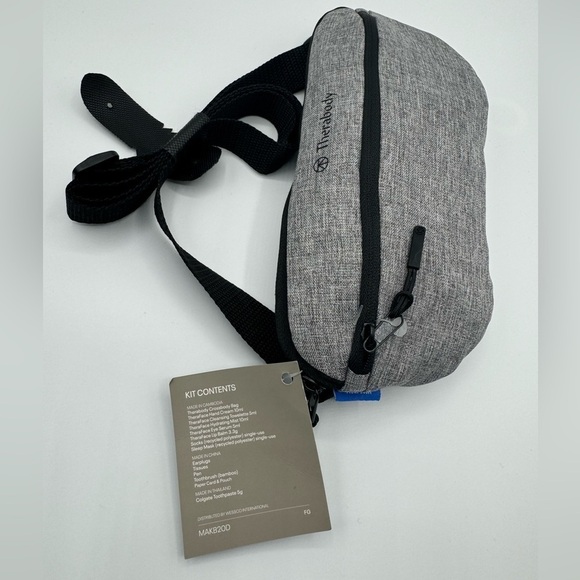 United Airline international Premium Economy toiletry Fanny pack! NWT - Picture 2 of 3